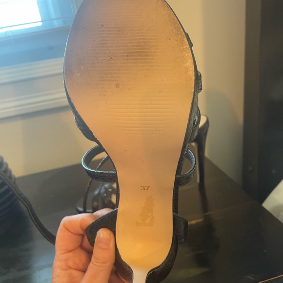 Le Chateau Strappy Sandal Heels Size 7 - Picture 3 of 4